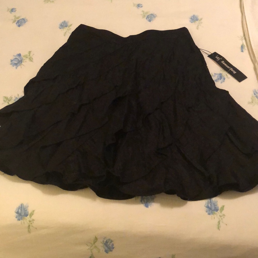 Samuel Dong diagonally ruffled, black silky short